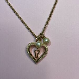 Nina Ricci Necklace 1 1/4in Hesrt Pendant 22in Chain Gold tone Chain Faux Pearls